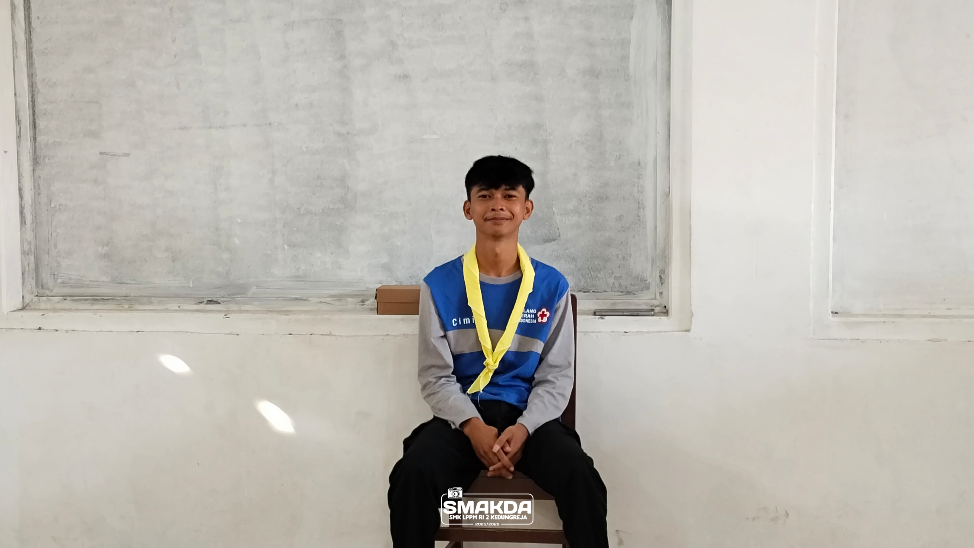 PMR membantu di kegiatan bakti masyarakat